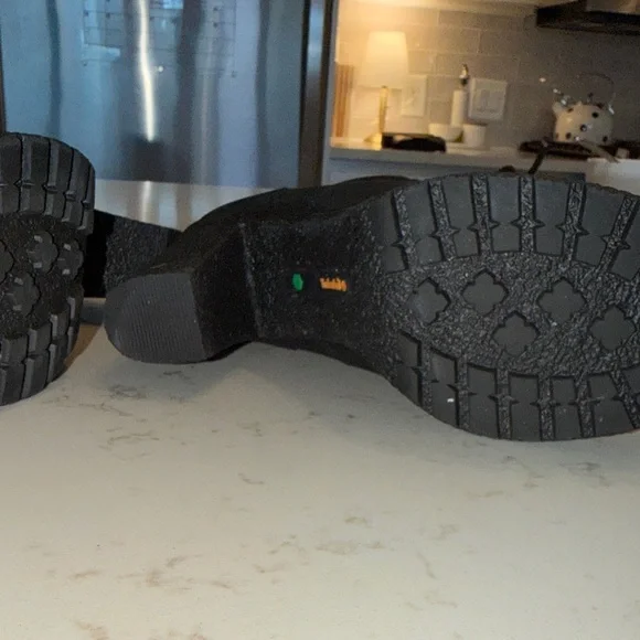 Timberland Black Heeled Boots - Picture 3 of 3